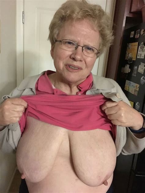 Granny Has Great Breasts 4 Bilder