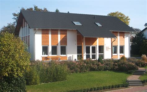 Wir laden herzlich zu sechs gemeinsamen tagen am rande des luftkurortes braunfels ein, einem in 240 m höhe befindlichen fachwerkstädtchen mit herrlichem schloss, das inmitten einer waldreichen mittelgebirgslandschaft zwischen taunus und westerwald liegt. Haus Höhenblick - Christliche Freizeit- und Tagungsstätte ...