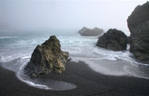 30 Landscapes You Wont Believe Are In The Us Black Sand Beaches