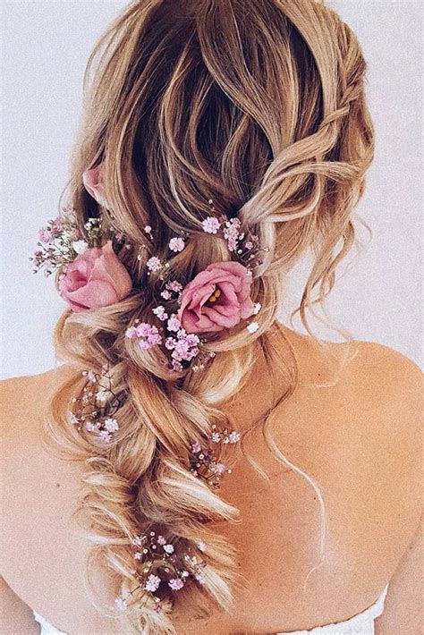 Wedding Hairstyles With Flowers 30 Looks And Expert Tips Wedding Hair Flowers Flowers In Hair