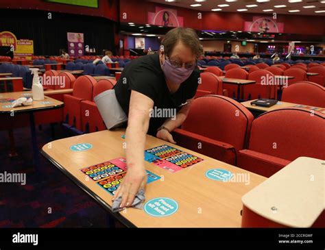 Las Mesas Se Limpian En La Meca Bingo En Glasgow Como Escocia Continúa Con El Levantamiento