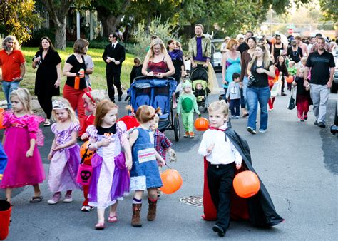 Bay Street Halloween Boo Bash Dog Costume Parade Haunted Carriages