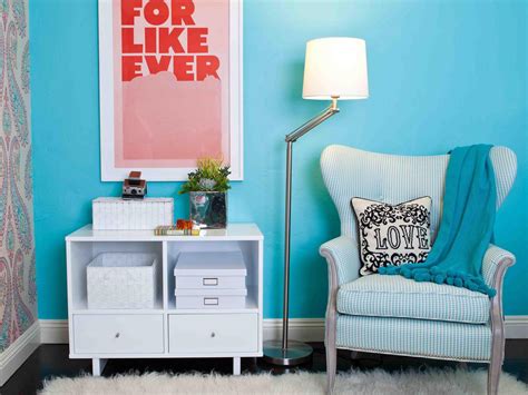Having blue in your room can make you feel safe, relaxed, and calm. Best Colors for Master Bedrooms | HGTV