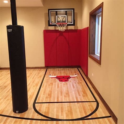 If the living room is a modern complex mixture, the bedroom is modern in its simplicity and the quality of the materials proves good taste, style stunning basketball court conversion by the apartment. Turning a small space into usable space! Chicago Bulls ...