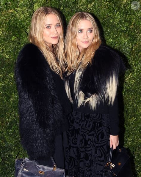 Photo Les jumelles Mary Kate et Ashley Olsen à New York le novembre Purepeople