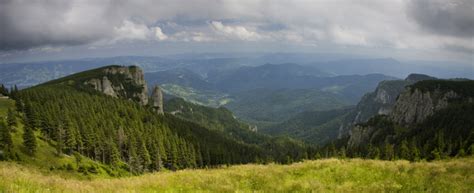 Traseul este mediu ca dificultate, poate dificil pentru unii, dar scurt. Trasee Turistice in Masivul Ceahlau - Judetul Neamt