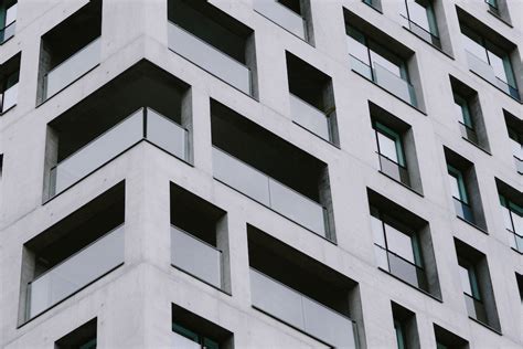 White Concrete Building · Free Stock Photo