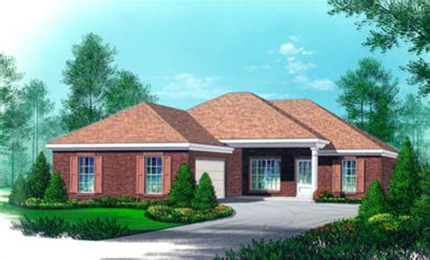 Traditional Style House Plan - 3 Beds 2 Baths 1400 Sq/Ft Plan #15-139