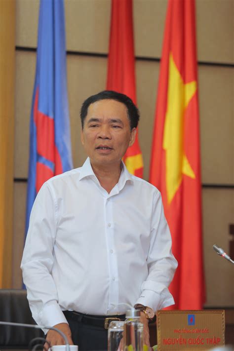 Thầy nguyễn quốc chí hiện là một trong những giáo viên trẻ có số lượng học sinh theo học thêm lớn nhất tại hà nội. Lãnh đạo Tập đoàn tri ân Phó Tổng giám đốc Nguyễn Quốc Thập