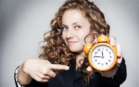 Ле́тнее вре́мя — время, вводимое на летний период, часы при этом переводят весной, обычно на 1 час вперёд относительно стандартного времени. Когда переводят часы в Украине 2020 - дата и время ...