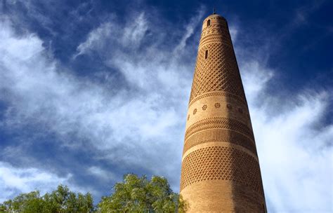 It is the hottest place in china, with the highest temperature of 47.8 ℃ (118 ℉) in summer and 89 ℃ (192 ℉) on the surface. Çöl Ortasındaki Medeniyet Havzası: TURFAN