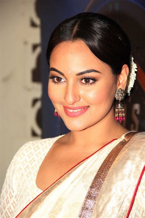 Sonakshi Sinha With Lootera Team At Star Plus India Dancing Superstar Show Pictures Photo Shoot