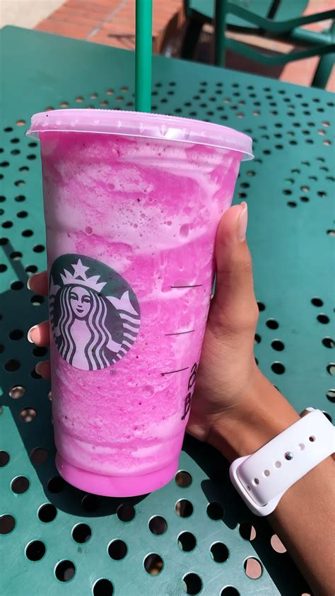 Starbucks🤤 Ig Love Lorin Starbucks Drinks Starbucks Valentines Drinks Iced Starbucks Drinks