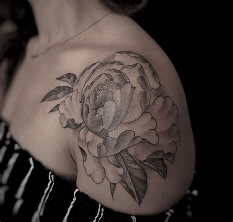 Shoulder Tattoo By Christina Ramos At Memoir Tattoo Shoulder Tattoo