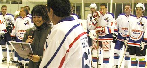 Ve věku 76 let zemřel legendární hokejový obránce jan suchý, člen domácí i mezinárodní síně slávy. Jan Suchý