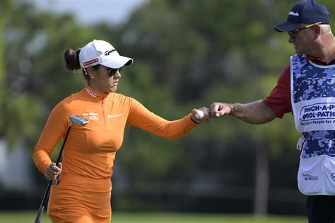 maria fassi delivers career best 62 to take early lpga lead ap news