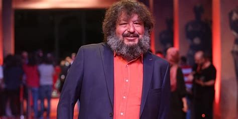 (zaten yılmaz özdil de büyük sanatçı olarak görüyor onu. Yılmaz Özdil: Eyvah Necdet'in ölüm haberini "Eyvah, sırada ...