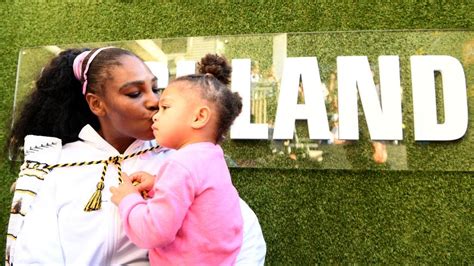 Serena williams' töchterchen wird am wochenende ein jahr alt. Fußball in Hollywood: Tochter von Serena Williams bekommt ...