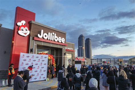 Lineups At First Toronto Jollibee Are Still Out Of Control