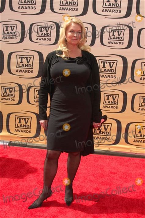 Photos And Pictures Donna Dixon Arrives At The 2010 Tv Land Awards