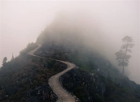 Misty Mountain In Vietnam Pics