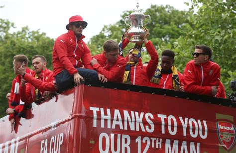Arsenal Thousands Of Fans Watch Team Parade Fa Cup Trophy Through