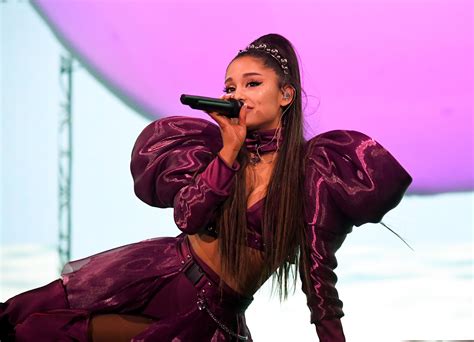 Ariana Grande Shut Down A Troll Who Accused Her Of Using Auto Tune In