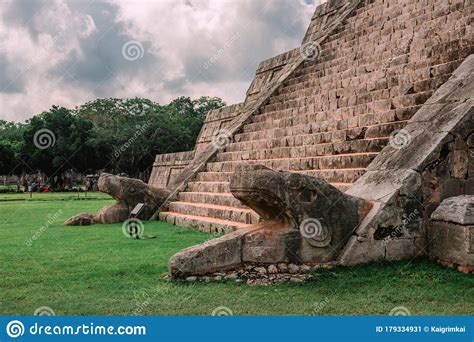 Ruins Of The Ancient Mayan Civilization In Chichen Itza Mexico Stock