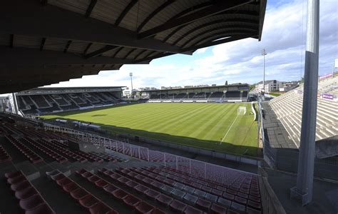 Angers sporting club de l'ouest, commonly referred to as angers sco or simply angers, is a french professional football club based in angers. Le stade du SCO Angers rebaptisé en l'honneur de Raymond ...