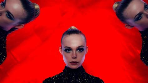 Neon Demon Review Refn S Horror Themed Fashion Shoot Sick Joke Of A Film