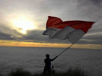 Hari Kemerdekaan Indonesia Bendera Indonesia Aesthetic Gunung Dan Tren Pencarian Lainnya