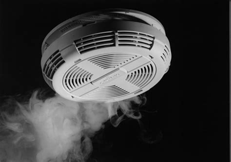 I have a small room and a smoke detector. Will My E-Cig Set Off My Smoke Alarm? - Landseer Magazin ...