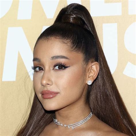 Ariana Grande S Makeup Artists Teach Us To Get The Perfect Cat Eye Look