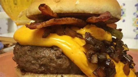 Aprenda A Fazer Um Delicioso Hambúrguer Com Cheddar E Bacon Lanches Ig