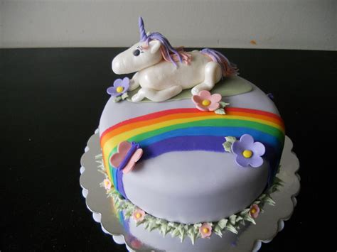 Unicorn birthday cake card idea for her: Unicorn Cakes - Decoration Ideas | Little Birthday Cakes