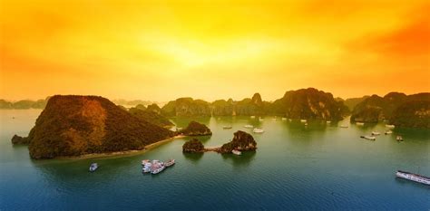 Sonnenunterganglandschaft Bucht Vietnams Halong Schöne ...