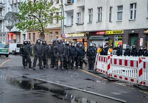 5 / 5 46 мнений. Demo in der Walpurgisnacht in Berlin - SEK-Einsatz.de