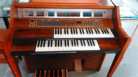 Not Sure If This Fits Here But This Old School Baldwin Organ Has So