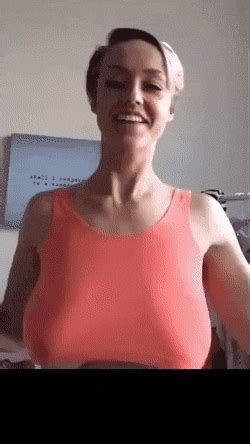 Making Her Big Tits Bounce Mestrip