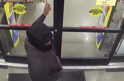 Man Knocks Before Robbing Northeast Memphis Store