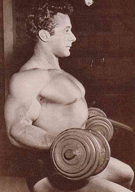 Classic Physique Builder Golden Age Hit Training For A Classic Physique