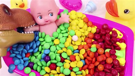 Learn Colors Mandms Chocolate Baby Doll Bath Time And Ice Cream Cups