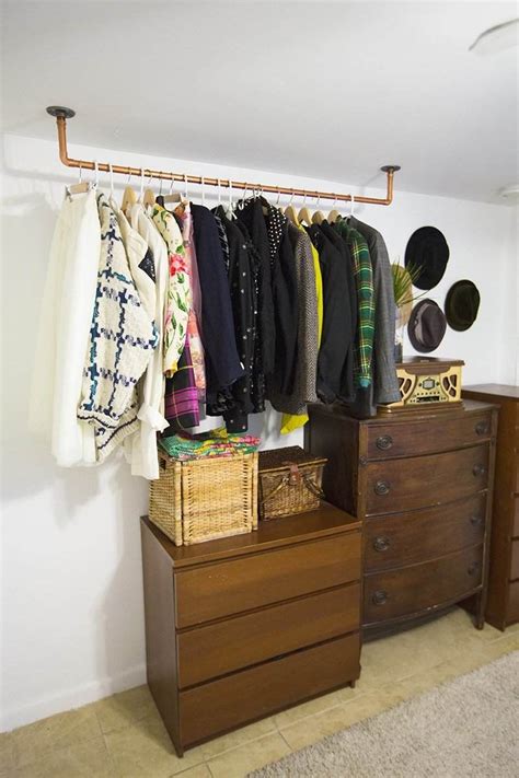 Do it yourself (diy) is the method of building, modifying, or repairing things without the direct aid of experts or professionals. DIY Garderobe: 7 einfache Anleitungen + Ideen aus Holz ...