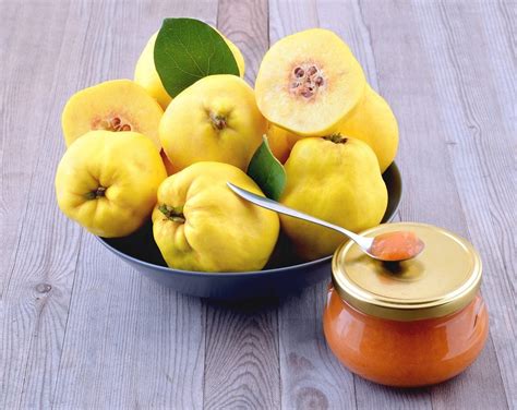 Cooking With Quince Learn About Different Uses For Quince Fruit
