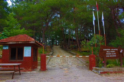Gerek tarihi mekanlar,gerek müzeler ve gerekse gezilecek yerler ve etkinlikler açısından avrupa yakası daha yoğun hareketliliğe sahiptir. Osmaniye Tarihi Yerler - Tarihi Eserler | Gezilecek Tarihi ...