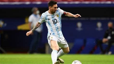 La selección argentina de lionel scaloni se prepara para el último partido del grupo a de esta copa américa 2021 frente a bolivia, en brasil. Lionel Messi Reacts After Equalling Record Of Most ...
