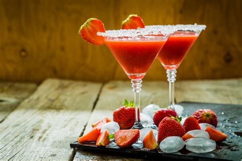 16 Good Fruity Alcoholic Drinks To Order At A Bar Insider Monkey
