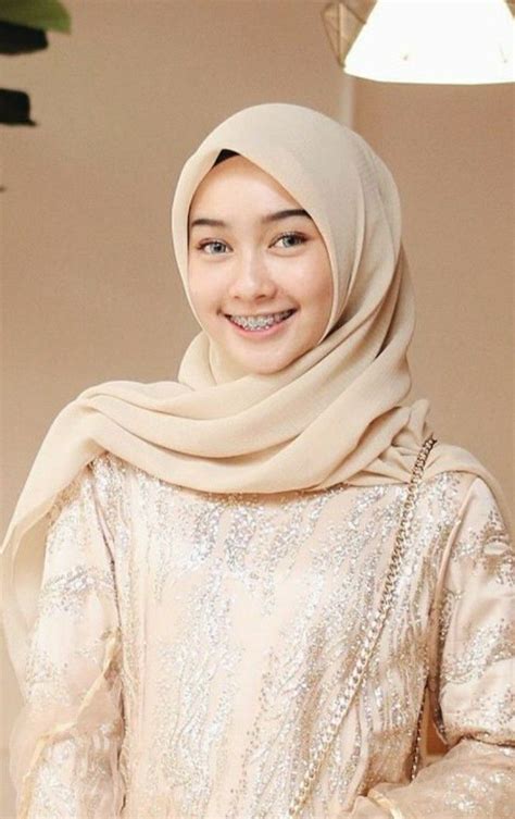 Pin By Agungyuliarto On Cantik Hijab Chic Model Pakaian Hijab Gaya