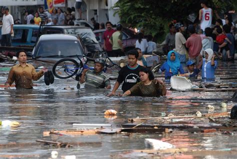 Dahsyatnya Gempa Bumi Dan Tsunami Di Aceh Pada Tahun 2004 Halaman 1