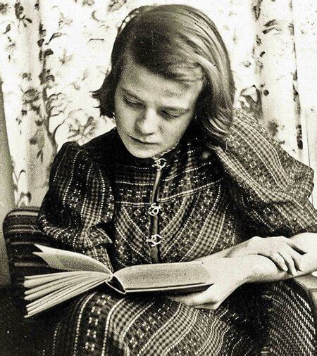 Sophie scholl, the daughter of robert scholl and magdalena scholl, was born in forchtenberg on 9th may, 1921. The White Rose - LA Progressive